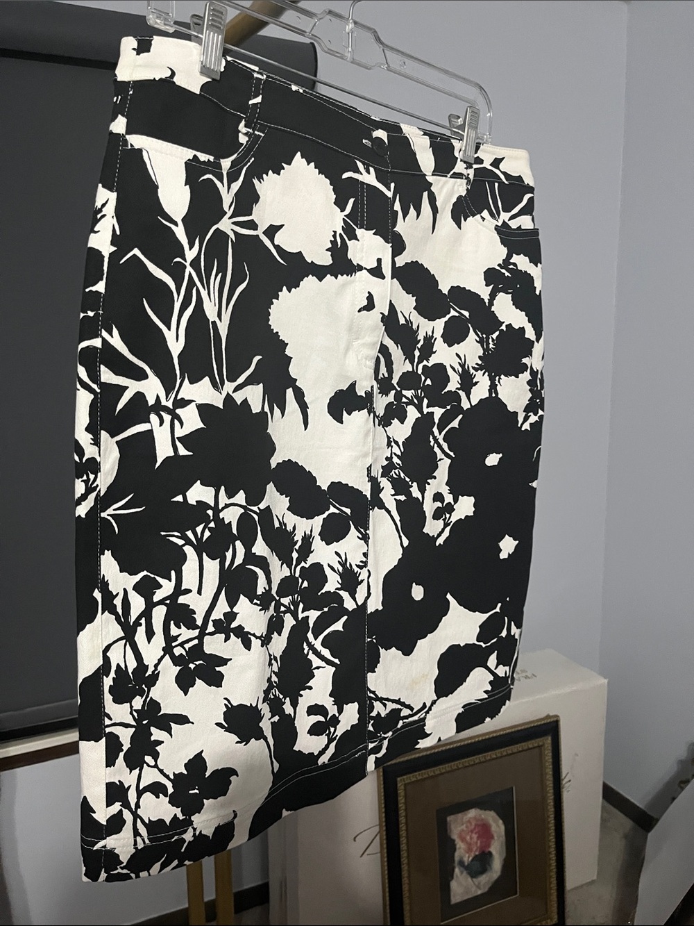 Women’s Black and White Floral Pencil Skirt